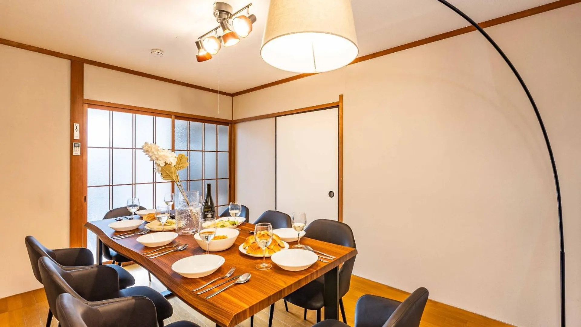 Bianco Apartment Osaka